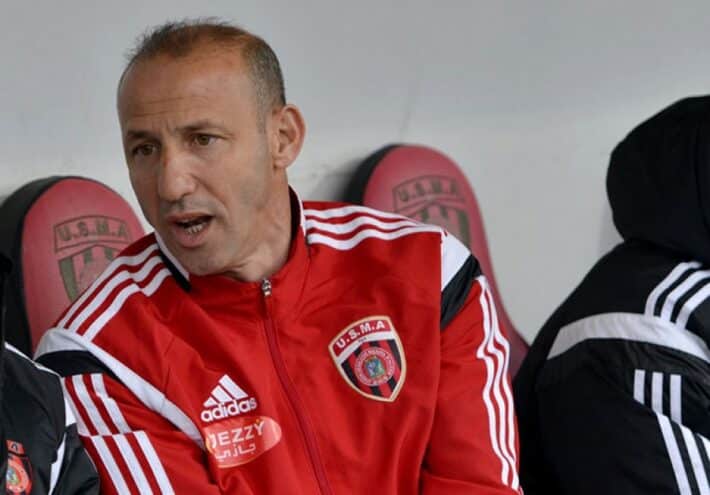 مولودية وهران يقيل مدربه بعد 5 ساعات من تعيينه رسميًا.