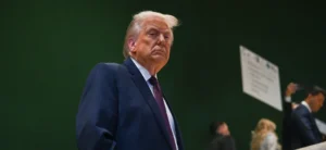 ترامب يثير جدلاً بعد "سرقة" ميدالية ذهبية أولمبية