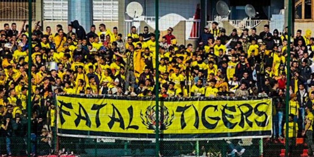 "فاتال تايغرز" تقاطع مباراة المغرب الفاسي احتجاجًا على التذاكر