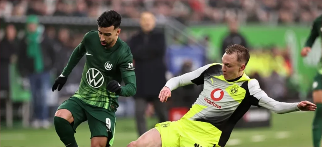 دورتموند يفوز على فولفسبورغ، عمورة يظهر ضعفًا