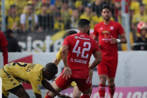 بابا إيلو يسجل ثنائية ويقود حسنية أكادير للفوز على تواركة