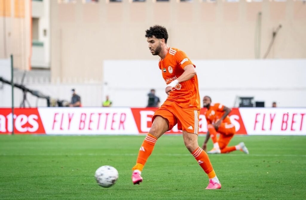 أزارو يسجل هدفين ويقود عجمان للفوز على خورفكان