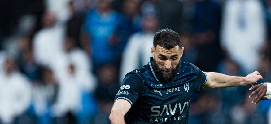 بنزيما يظهر بمستوى متراجع في كلاسيكو الهلال والاتحاد