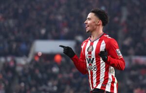 مدرب سندرلاند يشيد بطالبي بعد هدف بيرنلي