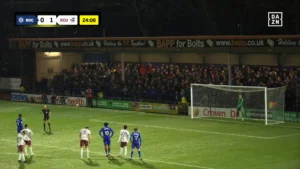 حكم يلغي ركلة جزاء ويتسبب بجدل واسع في مباراة إنجليزية