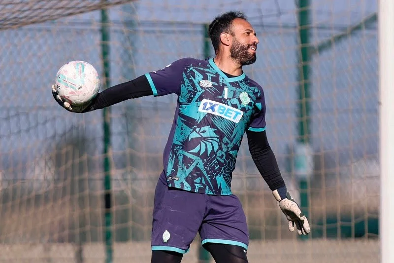 الزنيتي يعود لحراسة مرمى نهضة بركان أمام الفتح