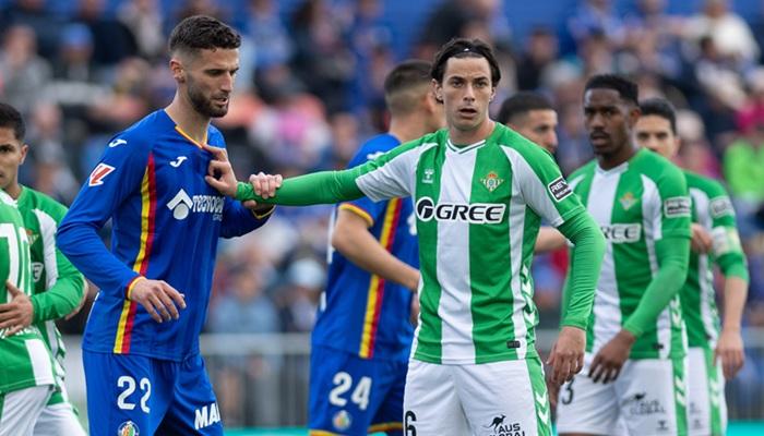 شغب جماهيري يوقف مباراة ريال بيتيس وخيتافي بالدوري الإسباني