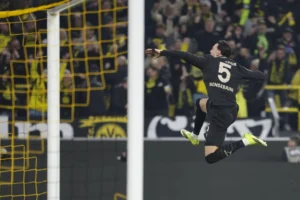 بن سبعيني يقود دورتموند للفوز على هامبورغ بثلاثية بالدوري الألماني