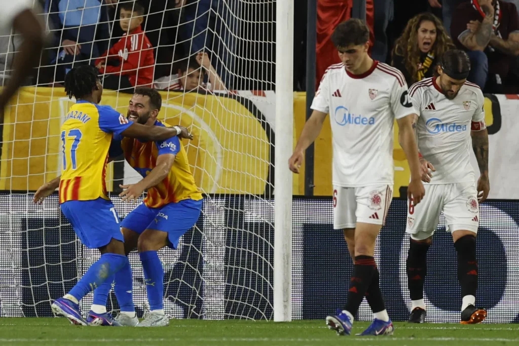 فالنسيا يهزم إشبيلية ويصعد نحو المراكز الأوروبية