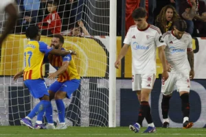 فالنسيا يهزم إشبيلية ويصعد نحو المراكز الأوروبية