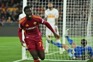 روما يفوز بصعوبة على ليتشي ويستعيد الانتصارات بالدوري الإيطالي