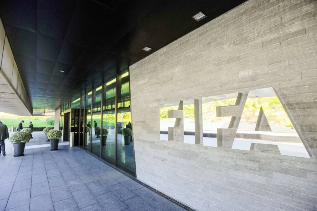 الفيفا تفتح تحقيقًا رسميًا بفضيحة فساد بالاتحاد الكونغولي