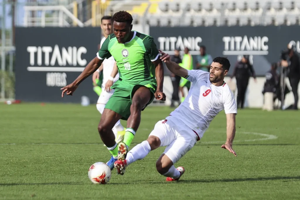 نيجيريا تفوز على إيران ودياً (2-1) وسط توترات سياسية