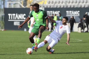 نيجيريا تفوز على إيران ودياً (2-1) وسط توترات سياسية