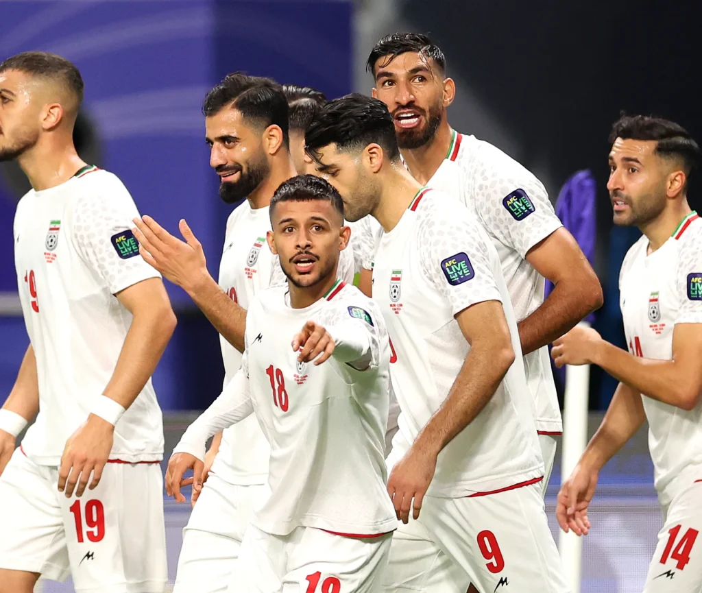 إيران تستبعد آزمون من المنتخب بسبب "تصرف غير مقبول"