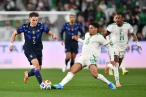 الجزائر وأوروغواي تتعادلان سلبيًا وديًا في تورينو