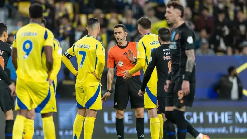 لجنة الحكام تعلن طاقم تحكيم ديربي جدة بين الأهلي والاتحاد