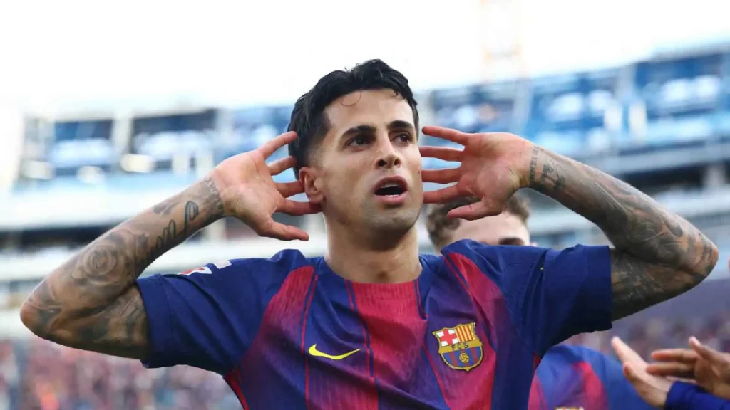 "سبورت" تكشف تطورات مستقبل كانسيلو مع برشلونة