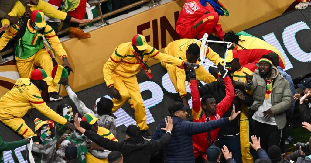 "كاف" تفتح ملفي نهائي أفريقيا والمغرب وشغب الأهلي