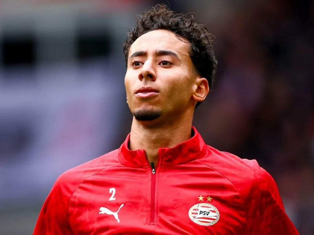 إيقاف أنس صلاح الدين يهدد مشاركته في تتويج أيندهوفن.