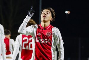 فيفا يوافق على تغيير جنسية نجم أياكس من بلجيكا إلى المغرب