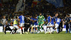 كروزيرو يفوز على أتلتيكو مينيرو.. و23 طردًا بالديربي البرازيلي