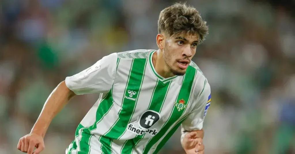 أندية إنجليزية تسعى لضم الزلزولي بعد تألقه