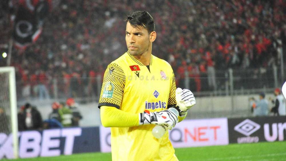 التكناوتي يشيد بأداء الجيش الملكي بعد الفوز على بيراميدز