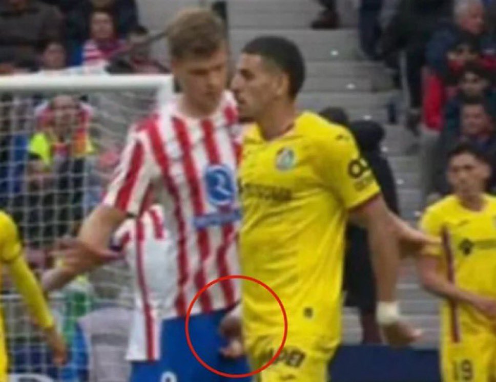 عبقار يوضح عدم تعمده لمس سورلوث بعد الطرد.