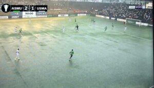 أرضية لوبومباشي "الكارثية" تُعيق مباراة مانييما يونيون واتحاد العاصمة