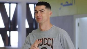 طائرة رونالدو تغادر السعودية إلى مدريد في سبع ساعات