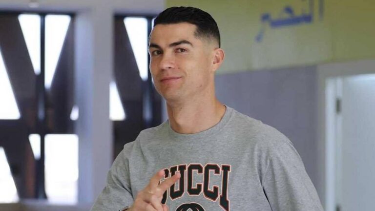 طائرة رونالدو تغادر السعودية إلى مدريد في سبع ساعات