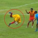 حارس مرمى يركل مهاجمًا بعد شقلبة ويتسبب بركلة جزاء