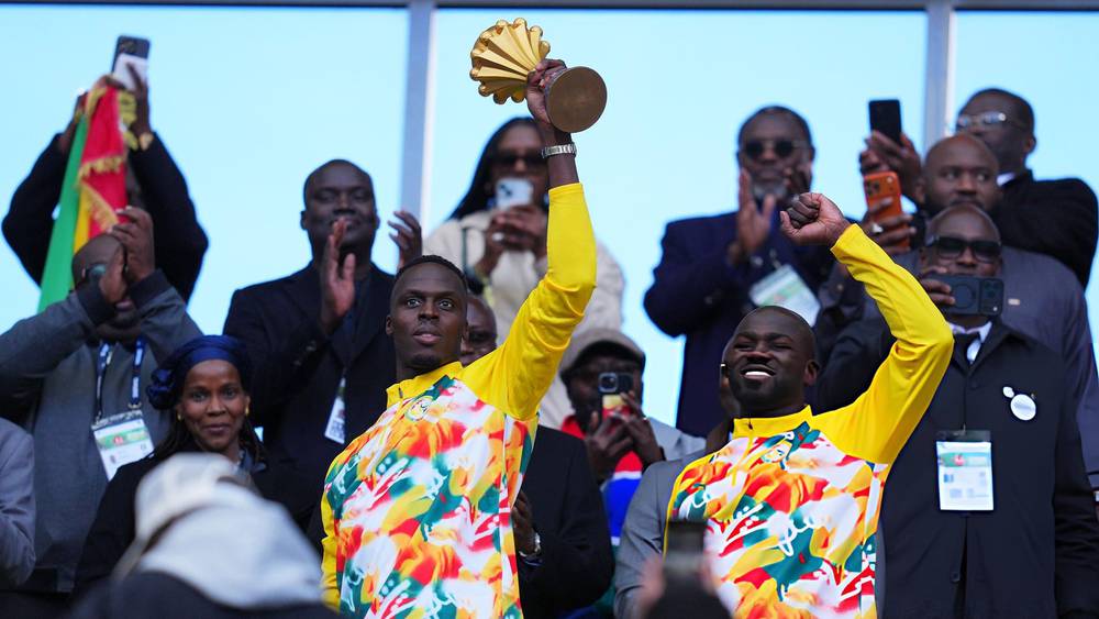 السنغال تواجه عقوبات محتملة بعد استعراض الكأس المسروق