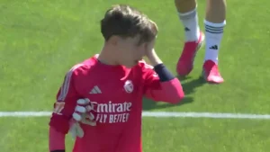 نجل كاسياس يبكي بحرقة بعد خسارة ريال مدريد أمام برشلونة