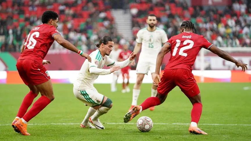 إصابة تبعد أنيس حاج موسى عن وديتي الجزائر في إيطاليا