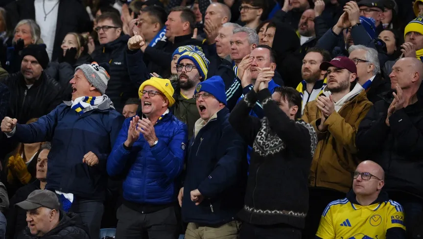 ليدز يونايتد يحث جماهيره على احترام توقف اللعب في رمضان