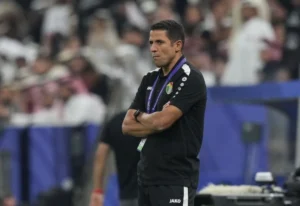 الوداد يفقد عموتة ويتعاقد مع كارتيرون رسميًا