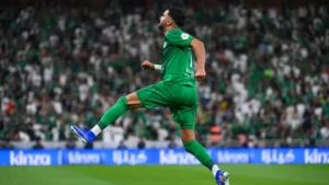 الأهلي يفوز على الاتحاد بثلاثية ويتربع على الصدارة