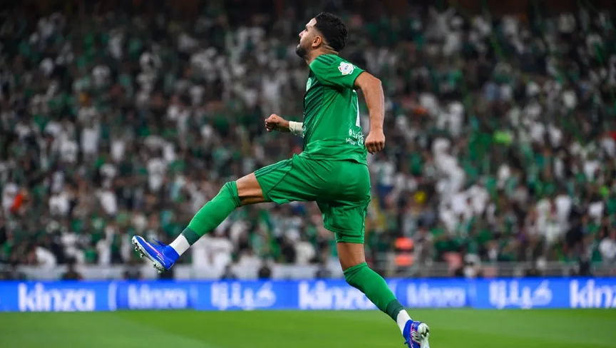 الأهلي يفوز على الاتحاد بثلاثية ويتربع على الصدارة