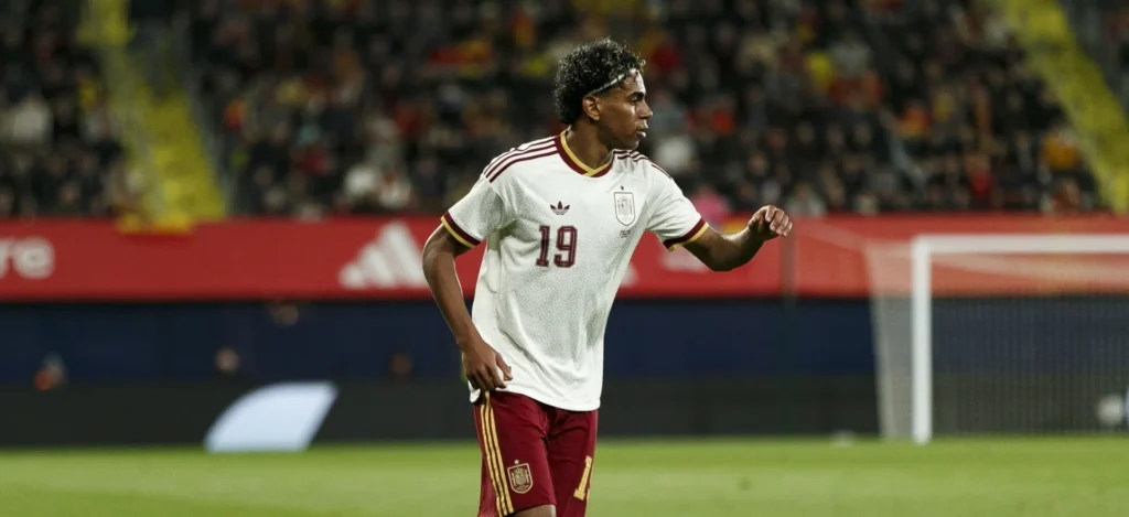 تقارير: خلافات بغرفة ملابس إسبانيا حول لامين يامال