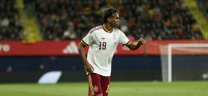 تقارير: خلافات بغرفة ملابس إسبانيا حول لامين يامال