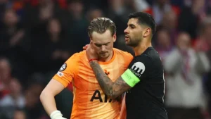 تودور يستبدل حارس توتنهام بعد 17 دقيقة من المباراة