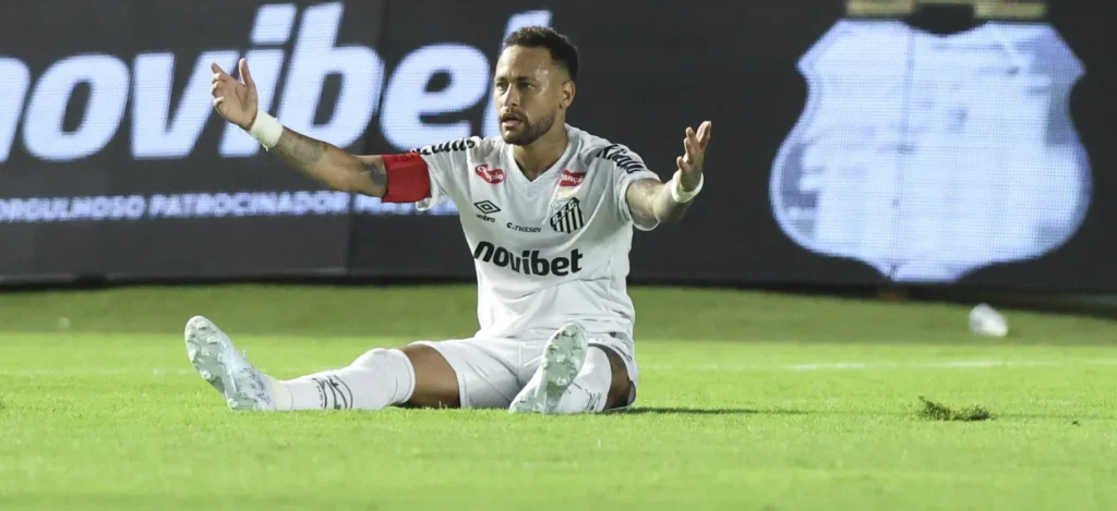 طاهية نيمار السابقة تقاضيه بسبب ساعات عمل مفرطة