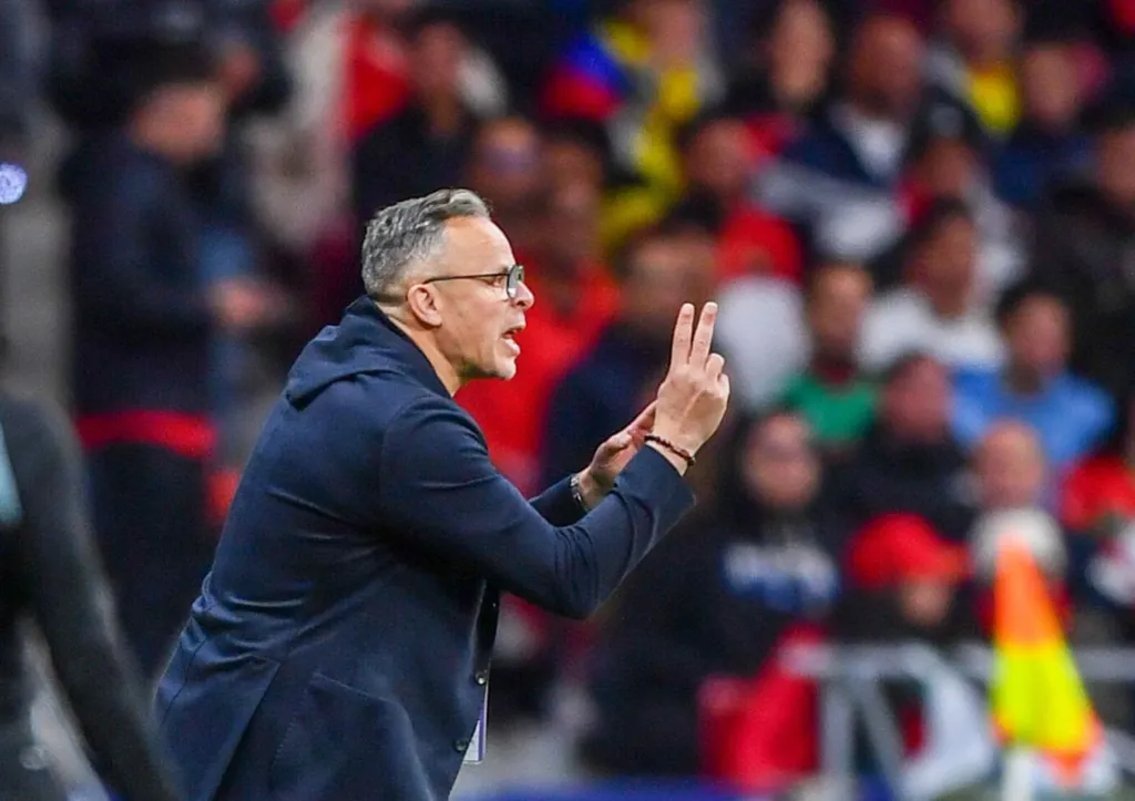 وهبي: تجربة المهاجم الوهمي تفشل، هل يغير أمام الباراغواي؟