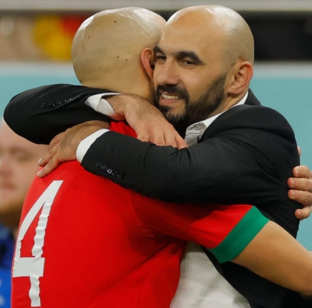 أمرابط يشكر الركراكي بعد رحيله عن تدريب المغرب