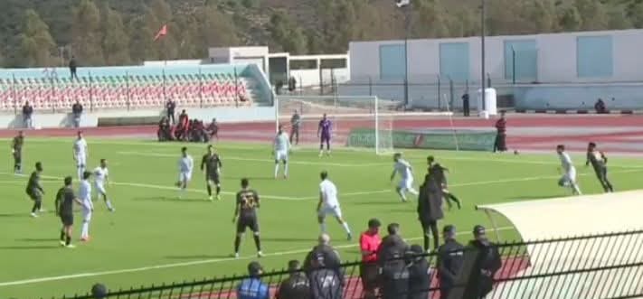 انتقادات لواقع الكرة الجزائرية: ملاعب بلا إضاءة وبث ضعيف