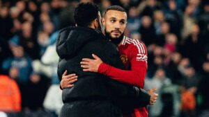 مزراوي يغيب عن مباراة مانشستر يونايتد وبورنموث بسبب وعكة صحية