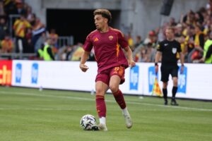 سطو مسلح على منزل لاعب روما نيل العيناوي في إيطاليا