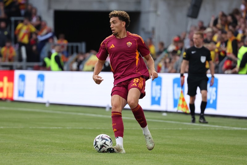 سطو مسلح على منزل لاعب روما نيل العيناوي في إيطاليا